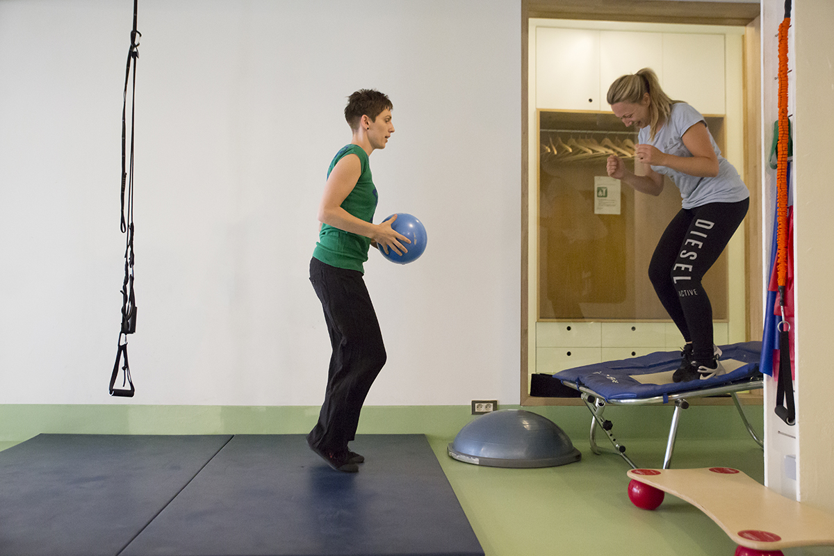 sportkine op de trampoline